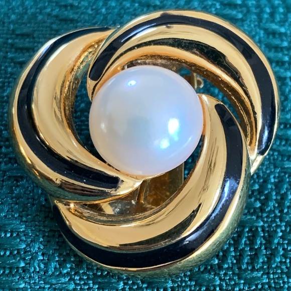 Vintage Vendome Earrings Clip on Faux Pearl Gold Black Enamel 80s Fashion - Picture 3 of 8